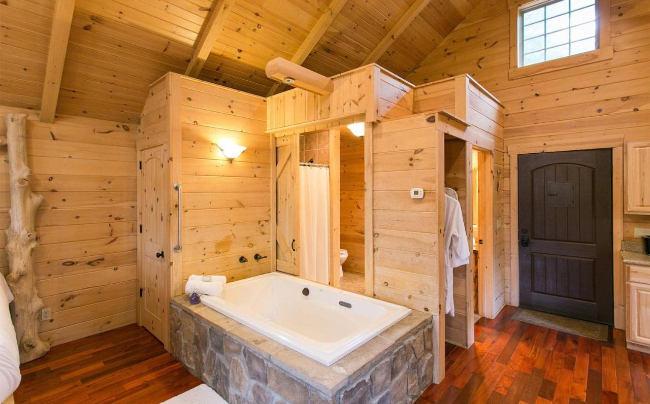 Whispering Pines Treehouse By Amish Country Lodging ميلزبورغ المظهر الخارجي الصورة