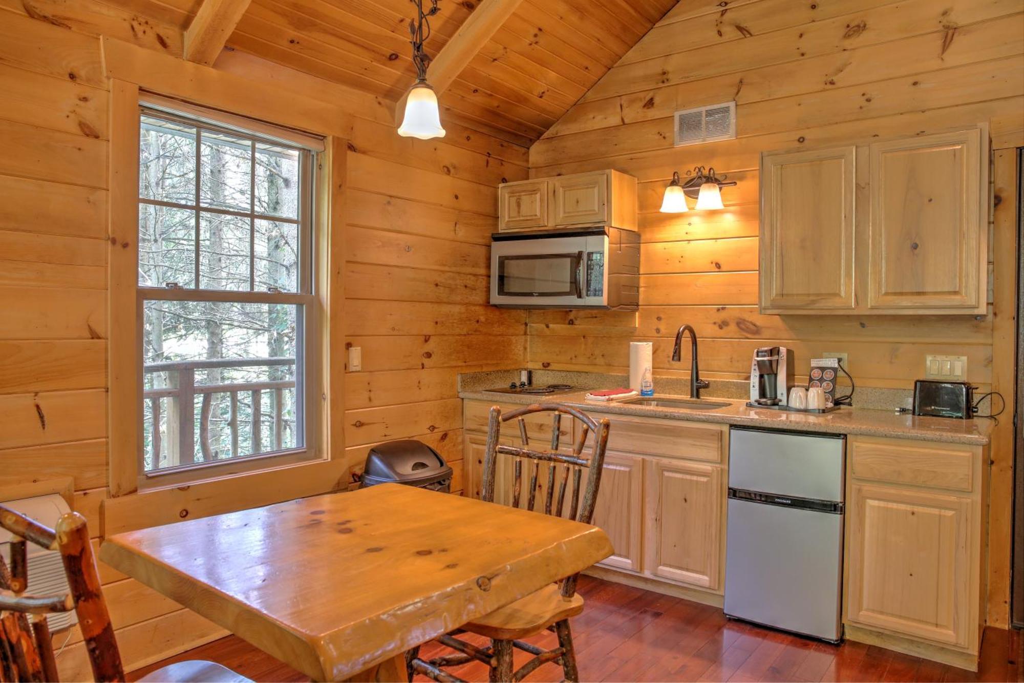 Whispering Pines Treehouse By Amish Country Lodging ميلزبورغ المظهر الخارجي الصورة