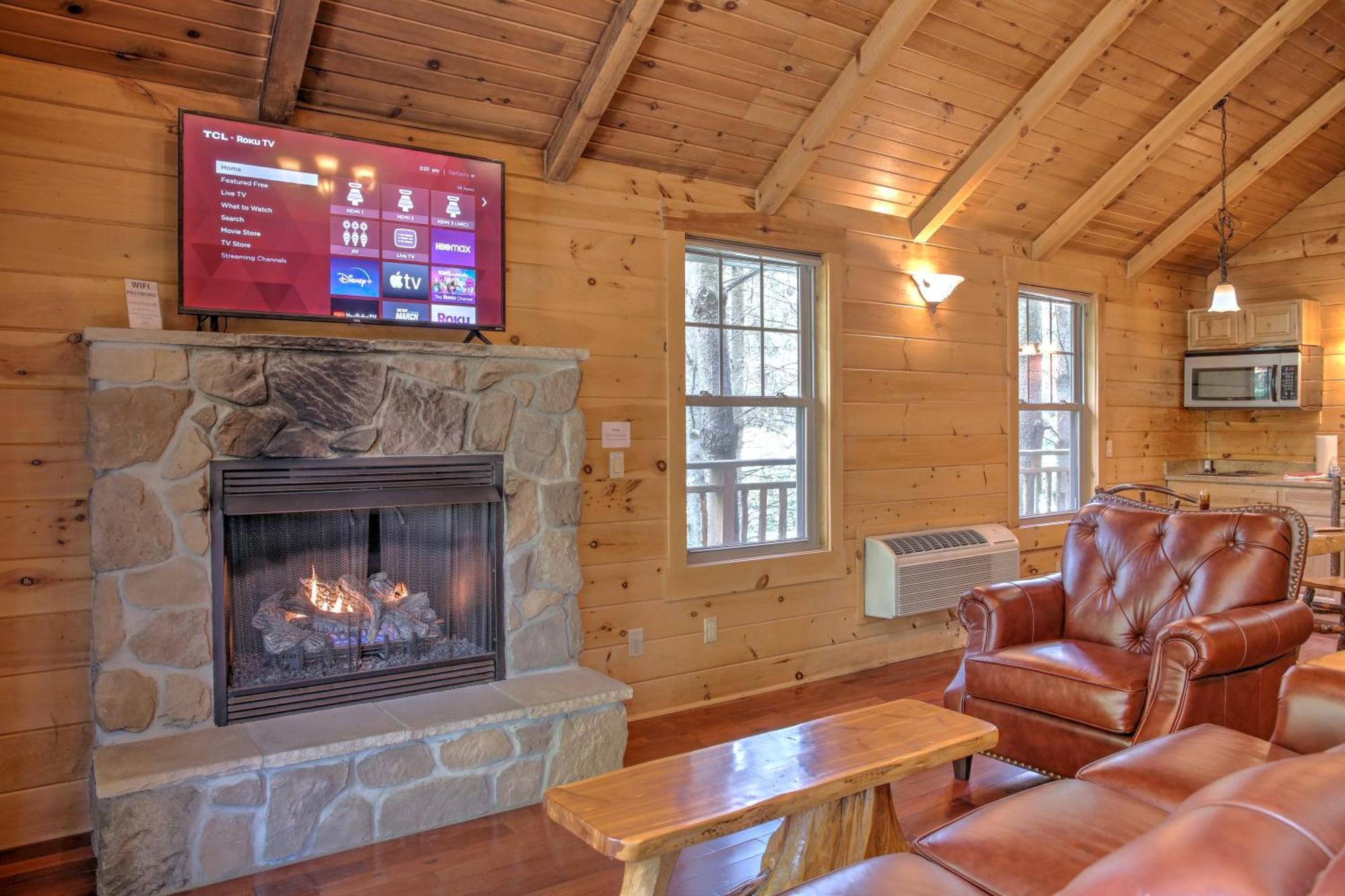 Whispering Pines Treehouse By Amish Country Lodging ميلزبورغ المظهر الخارجي الصورة